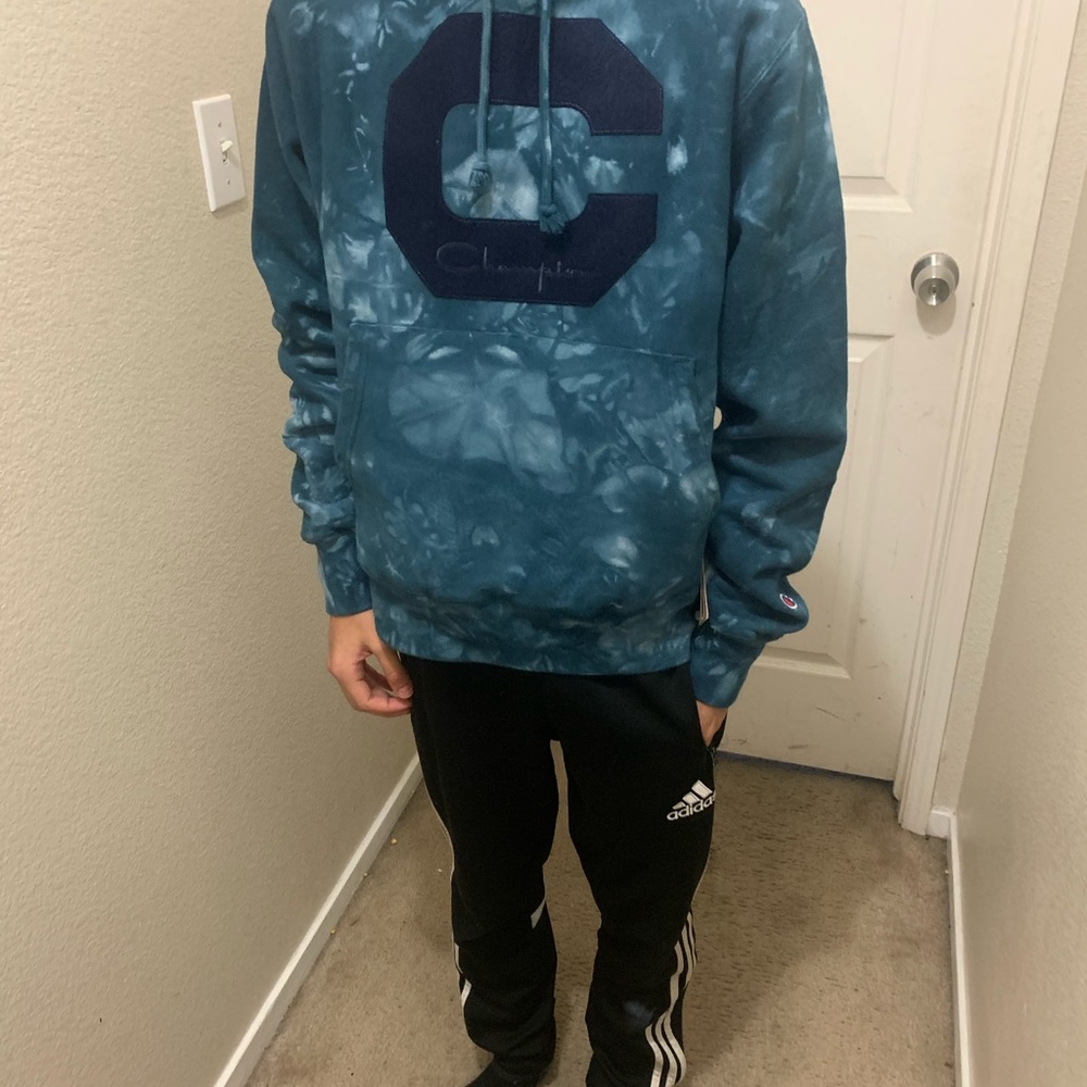 Champion Tiedye blue sweater